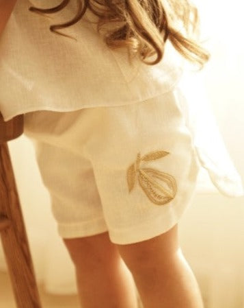 Ruffle Pear Set in White